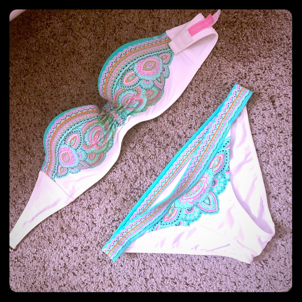 Victoria’s Secret bikini